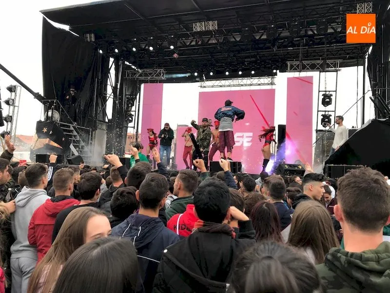 Foto 4 - Alba de Tormes baila, vibra y salta de la mano del Superchupinazo