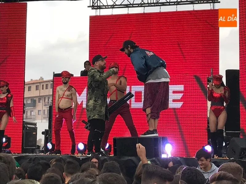 Foto 3 - Alba de Tormes baila, vibra y salta de la mano del Superchupinazo
