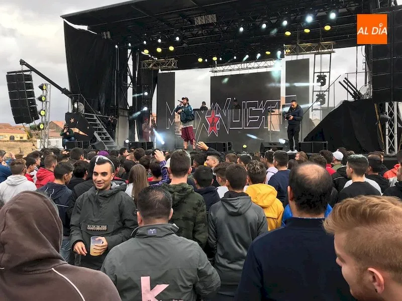 Alba de Tormes baila, vibra y salta de la mano del Superchupinazo