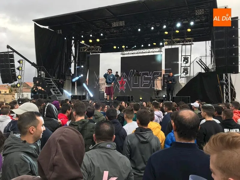 Foto 2 - Alba de Tormes baila, vibra y salta de la mano del Superchupinazo