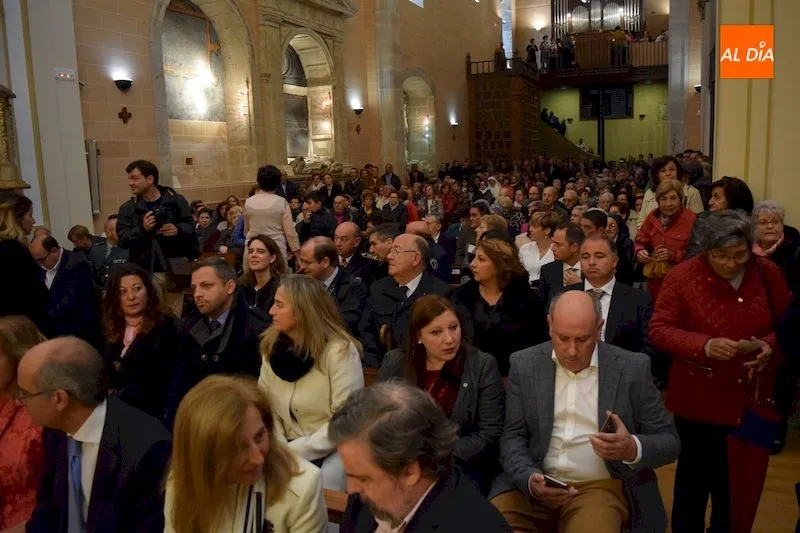 Foto 10 - El Obispo de Salamanca, Mons Carlos L&oacute;pez, oficia una eucarist&iacute;a repleta de autoridades
