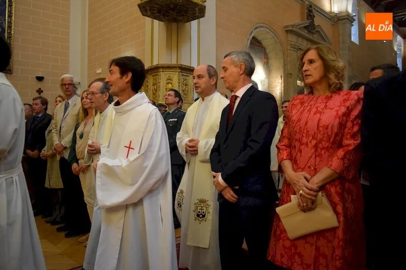 Foto 7 - El Obispo de Salamanca, Mons Carlos L&oacute;pez, oficia una eucarist&iacute;a repleta de autoridades