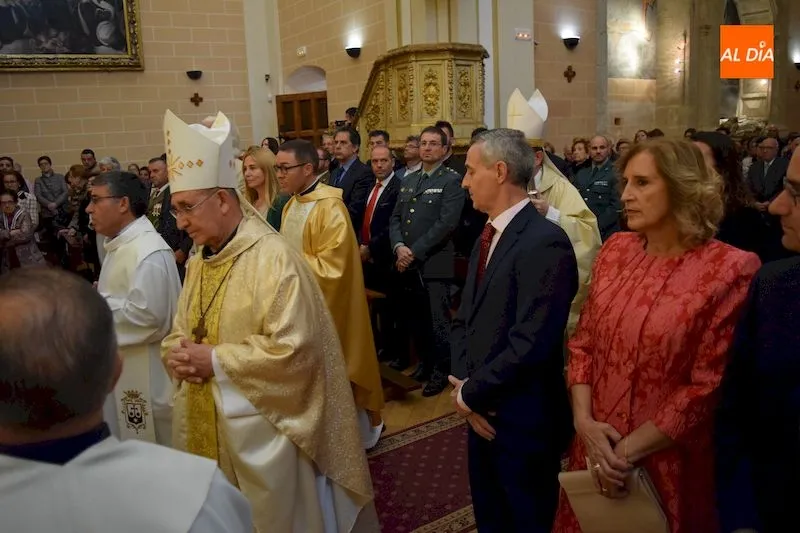Foto 4 - El Obispo de Salamanca, Mons Carlos L&oacute;pez, oficia una eucarist&iacute;a repleta de autoridades