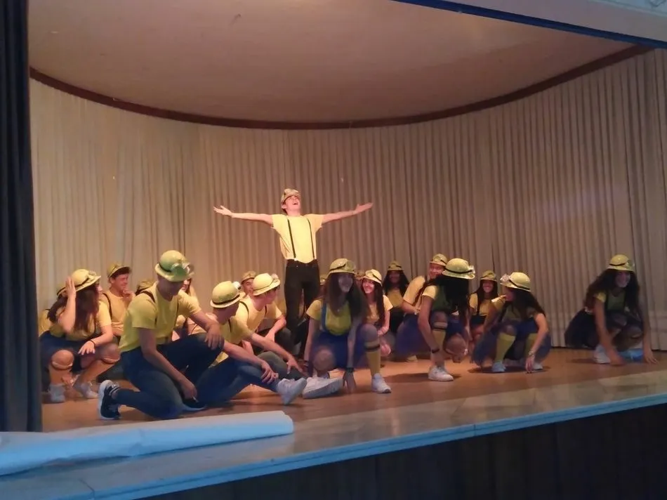 Foto 5 - Los alumnos del colegio Santa Teresa de Jes&uacute;s celebran la fiesta en honor a su patrona  