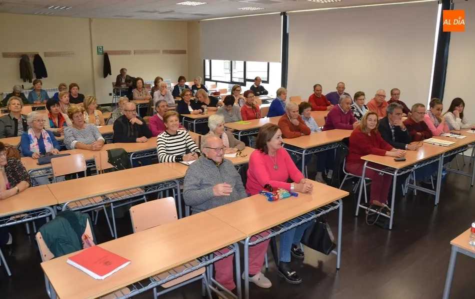 Foto 4 - La Universidad de la Experiencia inaugura el curso 18/19 festejando el VIII Centenario de la USAL  