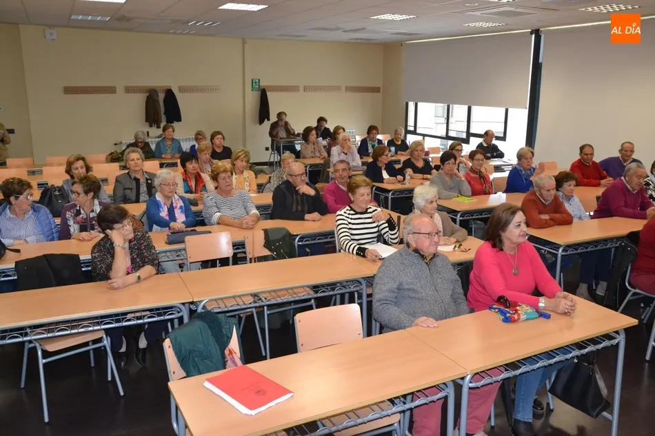 Foto 3 - La Universidad de la Experiencia inaugura el curso 18/19 festejando el VIII Centenario de la USAL  