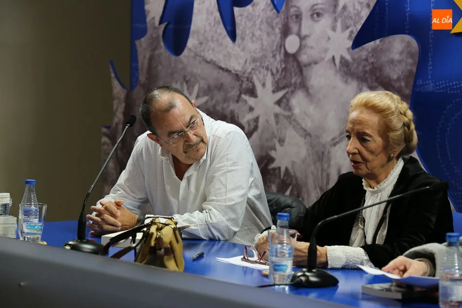 Foto 7 - La Sala de la Palabra acoge la presentaci&oacute;n de cuatro antolog&iacute;as especialmente publicadas por el...