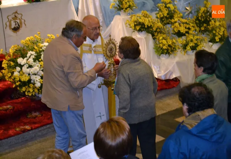 Foto 7 - La reliquia de Santa Teresa y las honras a su figura centran la atenci&oacute;n en el d&iacute;a grande de su...