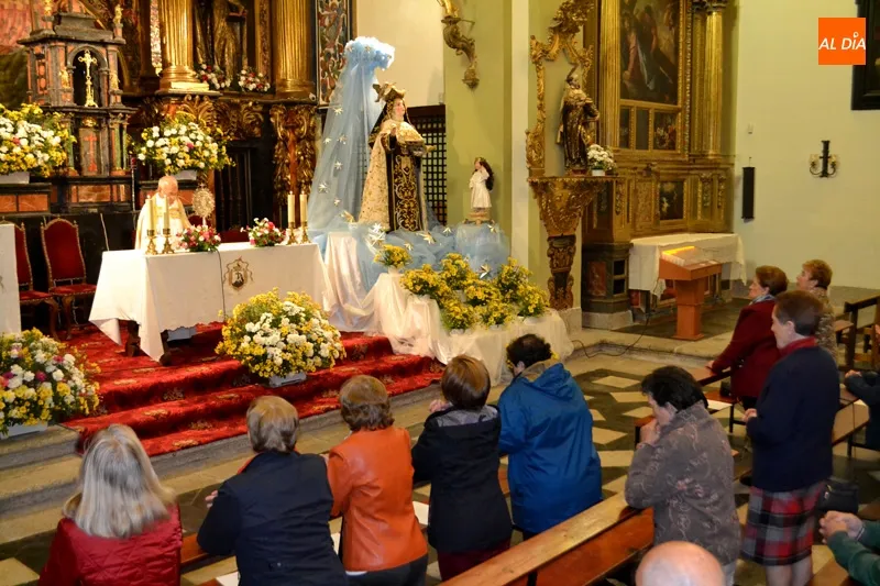 Foto 3 - La reliquia de Santa Teresa y las honras a su figura centran la atenci&oacute;n en el d&iacute;a grande de su...