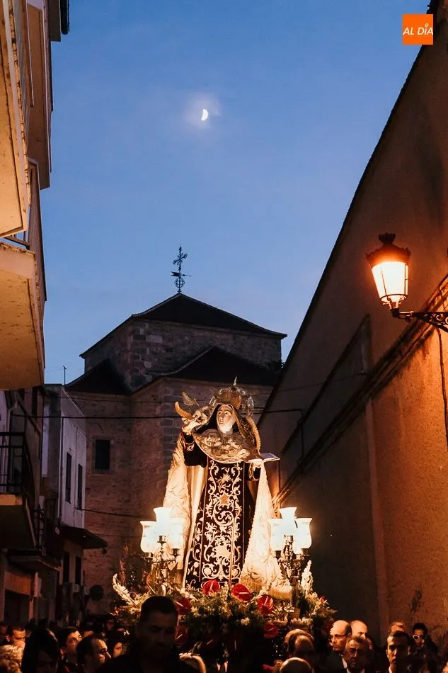 Foto 8 - La villa ducal despide el A&ntilde;o Jubilar Teresiano con la procesi&oacute;n de Santa Teresa y el santo Brazo