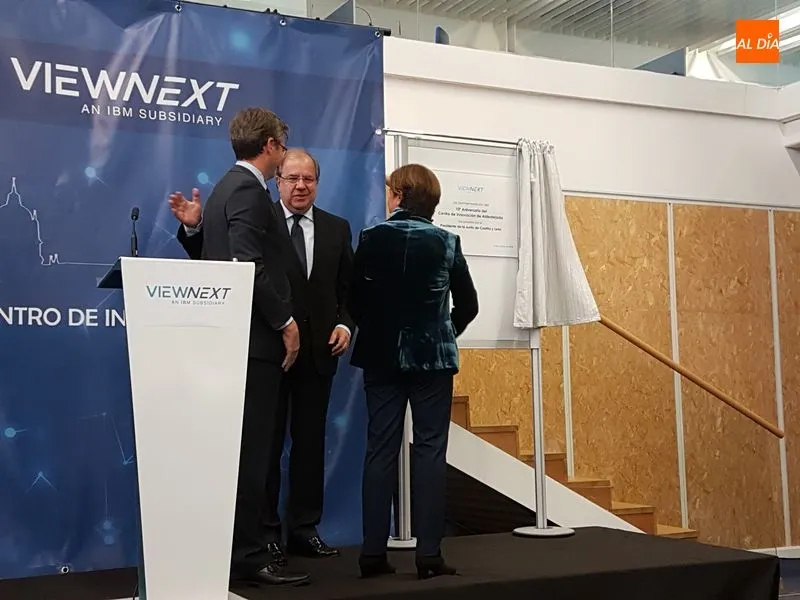 Foto 2 - Herrera destaca la apuesta por la innovaci&oacute;n de las empresas durante su visita al centro...