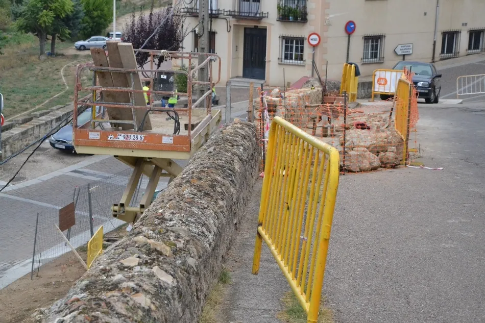 Foto 7 - El remate de las obras del muro de la Cuesta de Santiago complica la circulaci&oacute;n  