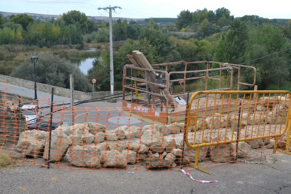 Foto 4 - El remate de las obras del muro de la Cuesta de Santiago complica la circulaci&oacute;n  