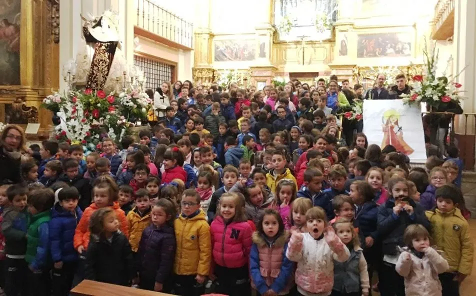La visita acabó entre vítores y cánticos a Santa Teresa