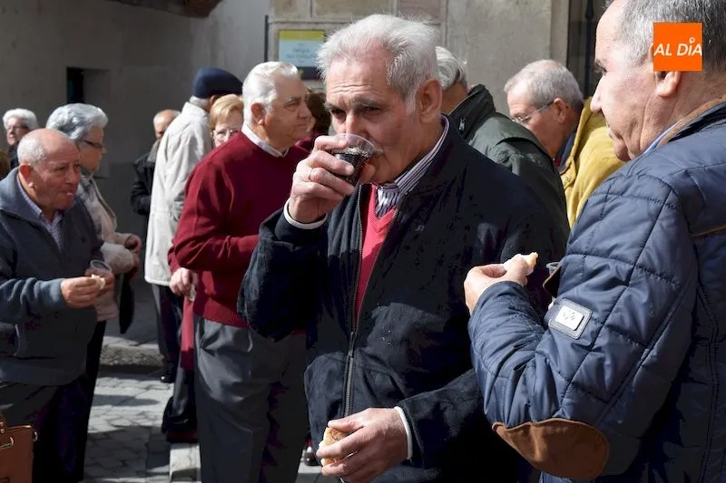 Foto 11 - La tercera edad disfruta de su d&iacute;a en las fiestas de Santa Teresa