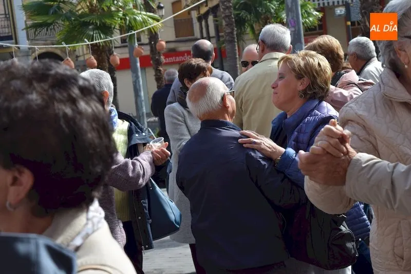 Foto 8 - La tercera edad disfruta de su d&iacute;a en las fiestas de Santa Teresa