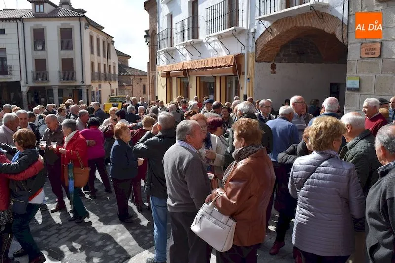 La tercera edad disfruta de su día en las fiestas de Santa Teresa