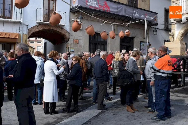 Foto 2 - La tercera edad disfruta de su d&iacute;a en las fiestas de Santa Teresa