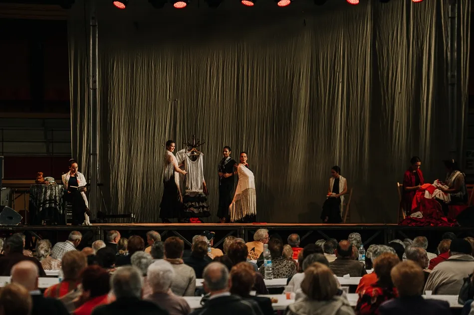 Comida, homenaje y baile para el disfrute de los mayores albenses