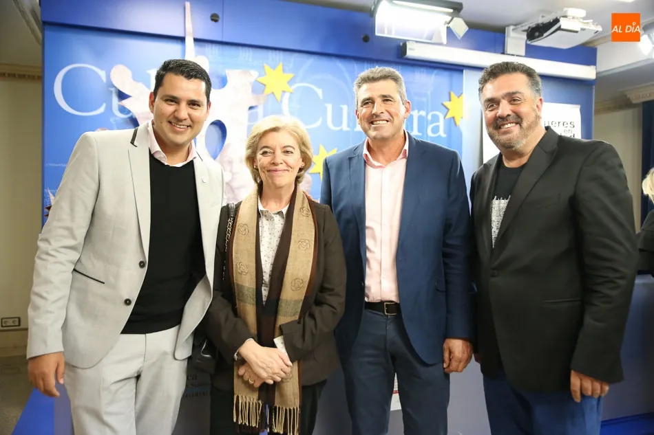 Foto 7 - Brillante entrega de los galardones del V Premio Internacional de Poes&iacute;a &lsquo;Pilar Fern&aacute;ndez...