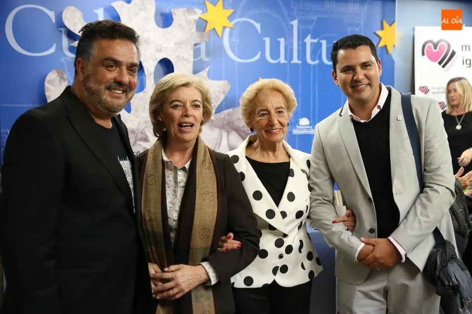 Foto 6 - Brillante entrega de los galardones del V Premio Internacional de Poes&iacute;a &lsquo;Pilar Fern&aacute;ndez...