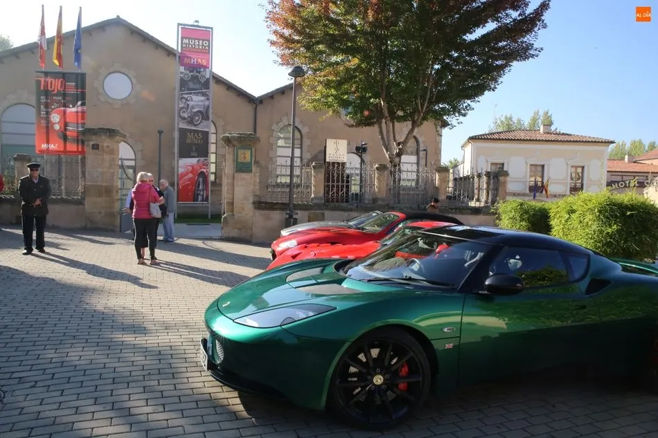 Foto 3 - Los veh&iacute;culos de la Tour Drive Espa&ntilde;a hacen parada en el Museo de Historia de la Automoci&oacute;n  