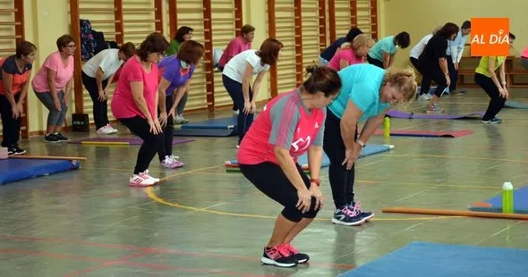Foto 3 - Las mujeres de Lumbrales cuidan su salud f&iacute;sica con las clases de gimnasia