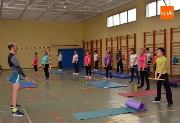 Foto 8 - Las mujeres de Lumbrales cuidan su salud f&iacute;sica con las clases de gimnasia