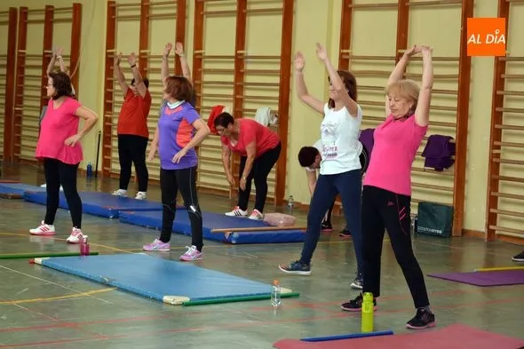 Foto 6 - Las mujeres de Lumbrales cuidan su salud f&iacute;sica con las clases de gimnasia