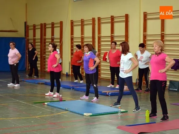 Foto 2 - Las mujeres de Lumbrales cuidan su salud f&iacute;sica con las clases de gimnasia