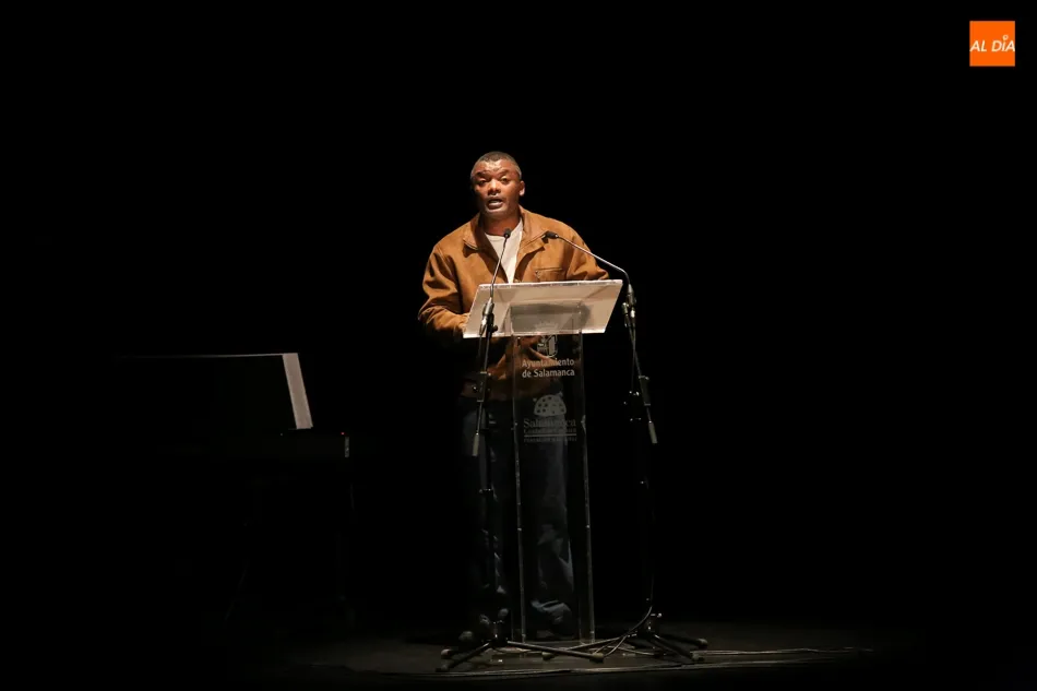 Foto 10 - El XXI&nbsp;Encuentro de Poetas Iberoamericanos&nbsp;clausura sus actos centrales en el Teatro Liceo  