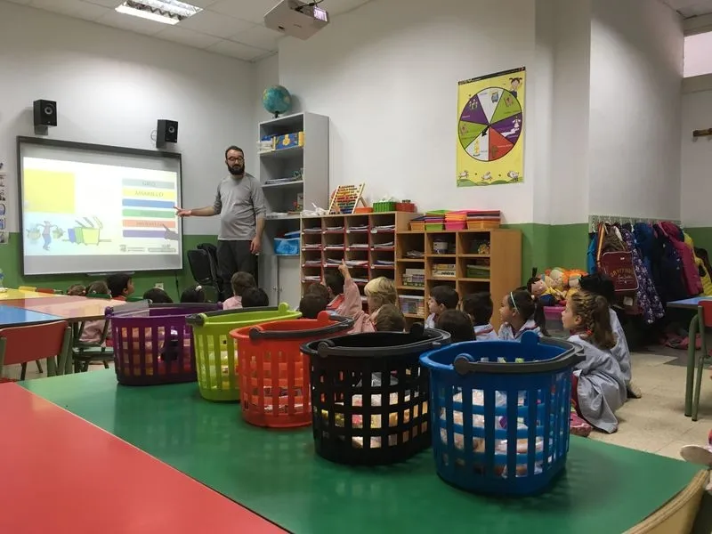 Foto 3 - El colegio Padres Trinitarios participa en el taller &lsquo;Cada residuo a su lugar&rsquo;  