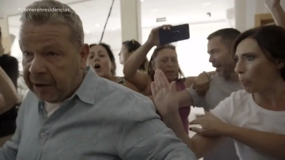 Chicote, durante la cacerolada con la que protestaron las trabajadoras | Foto: captura de pantalla del programa