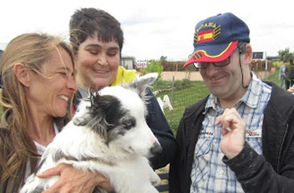 Dieciséis jóvenes de Aspace disfrutan de una jornada asistida con perros