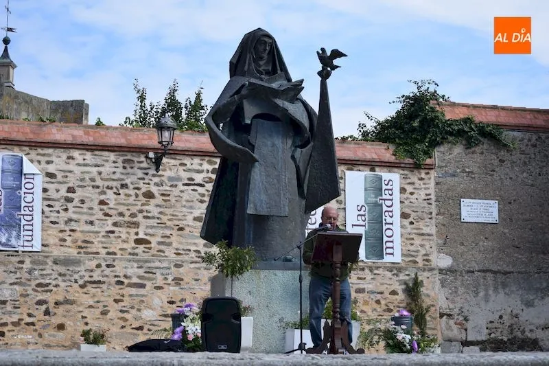 Foto 5 - Los albenses participan en la lectura de poemas teresianos