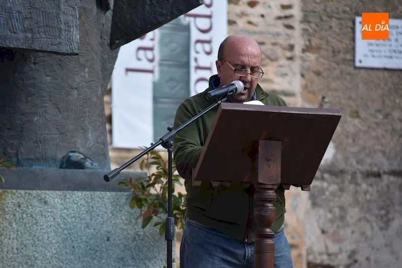 Foto 4 - Los albenses participan en la lectura de poemas teresianos