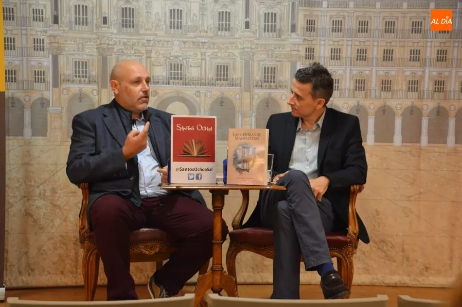 Foto 2 - Pedro L&oacute;pez presenta sus Cenizas de Manhattan en la Librer&iacute;a Santos Ochoa
