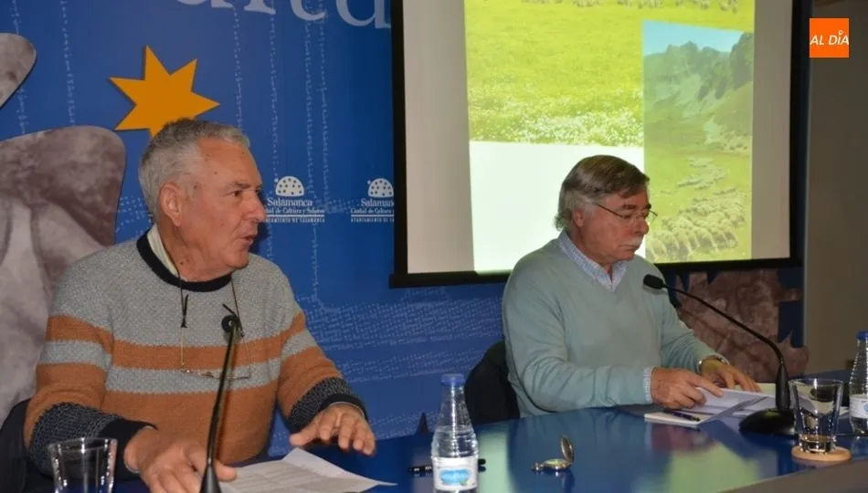 Luis Gutiérrez y Román Álvarez, en el transcurso de la ponencia. Fotos: Lydia González