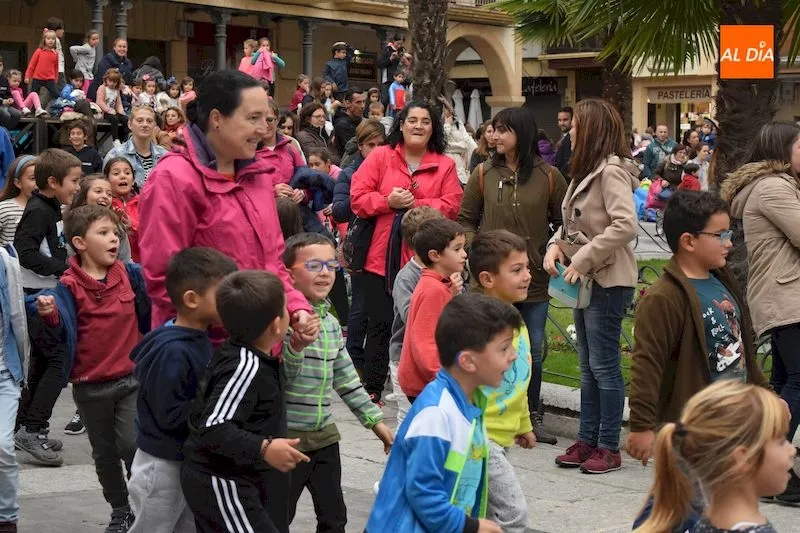 Foto 6 - Los m&aacute;s peque&ntilde;os se lo pasan en grande en su d&iacute;a