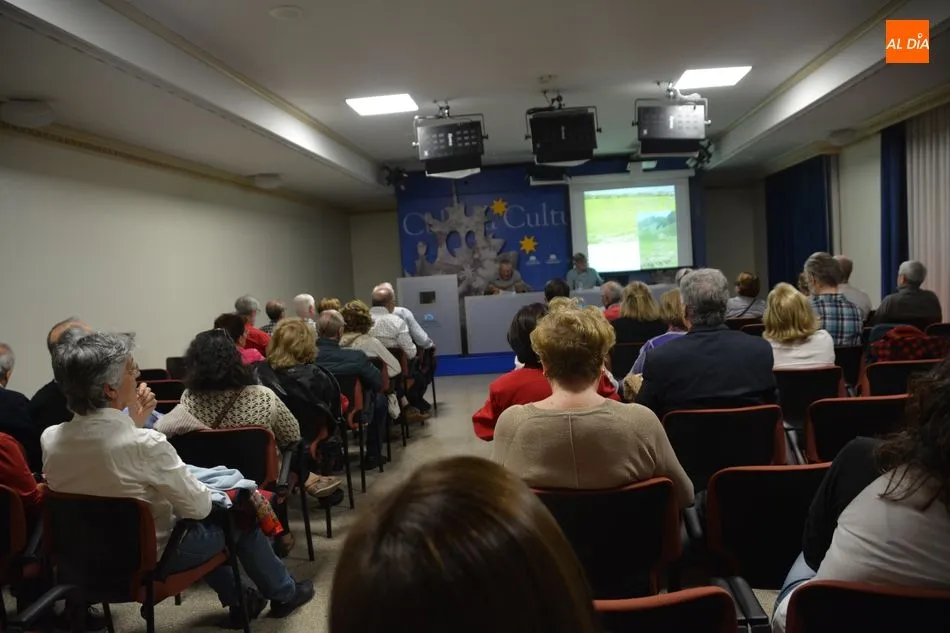 Foto 6 - Rom&aacute;n &Aacute;lvarez habla sobre La Trashumancia: Una cultura secular de ida y vuelta en el Liceo