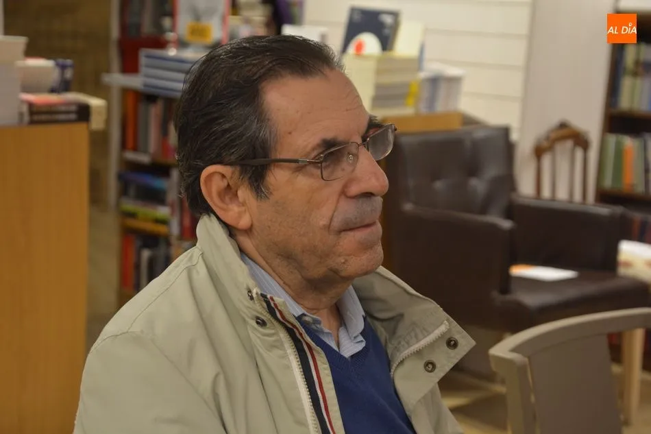Foto 10 - Pedro L&oacute;pez presenta sus Cenizas de Manhattan en la Librer&iacute;a Santos Ochoa