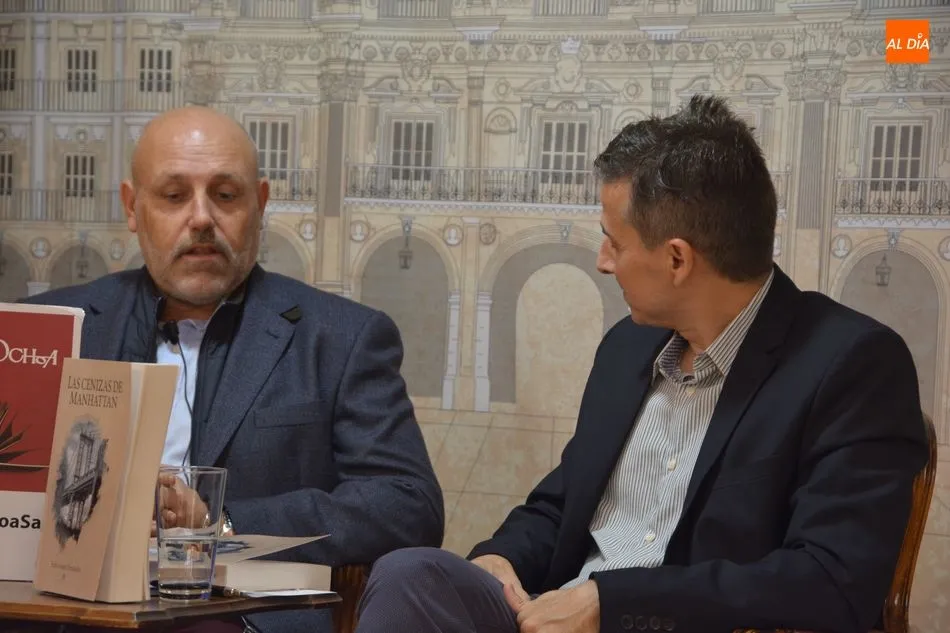 Foto 4 - Pedro L&oacute;pez presenta sus Cenizas de Manhattan en la Librer&iacute;a Santos Ochoa