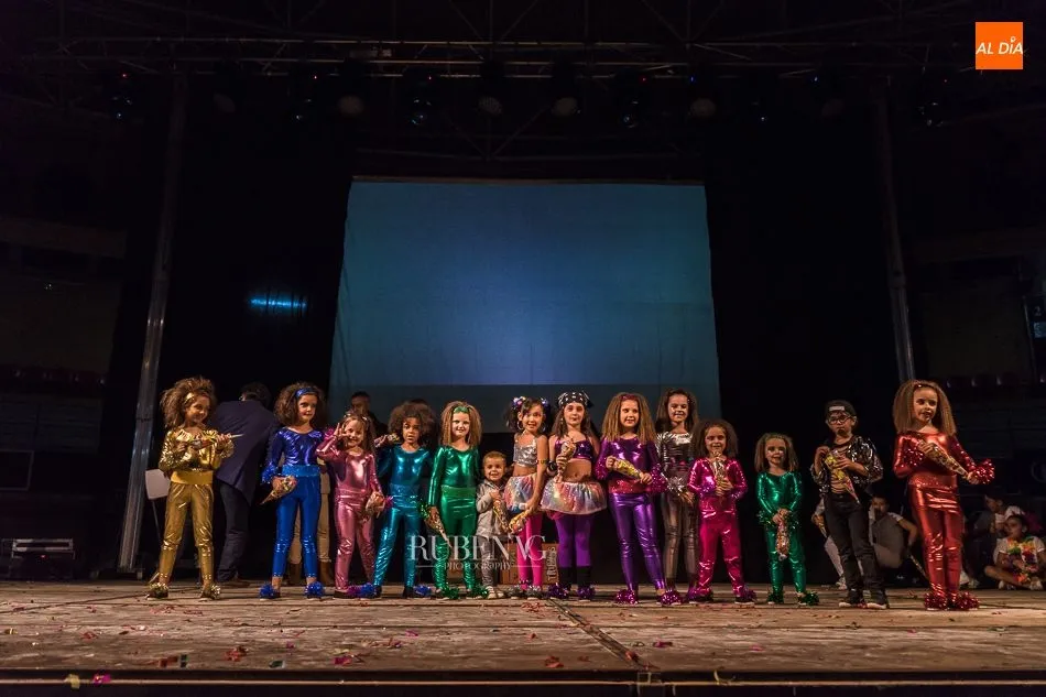 Foto 7 - El talento y el descaro musical de los peque&ntilde;os albenses brilla en los playbacks infantiles