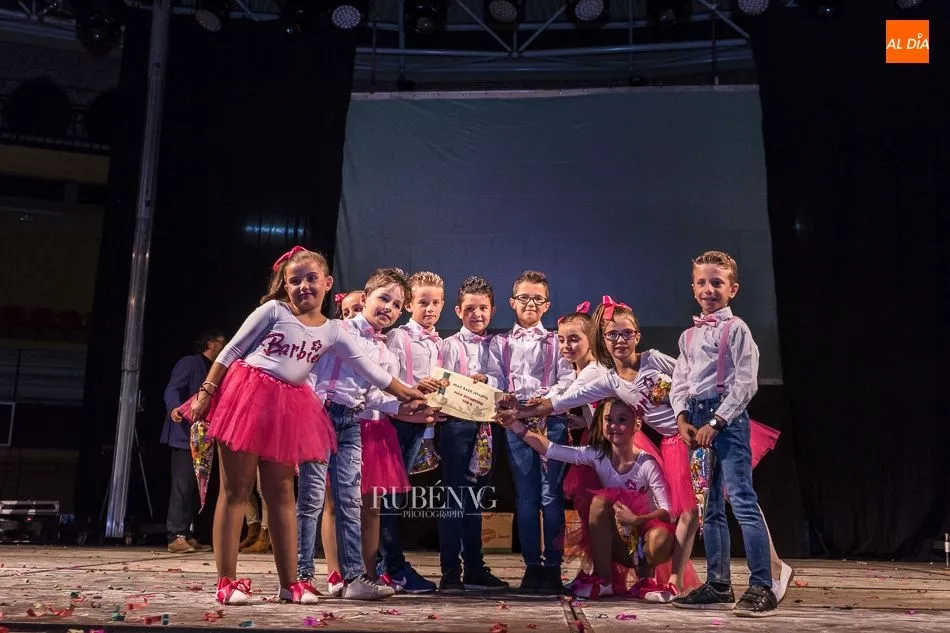Foto 3 - El talento y el descaro musical de los peque&ntilde;os albenses brilla en los playbacks infantiles
