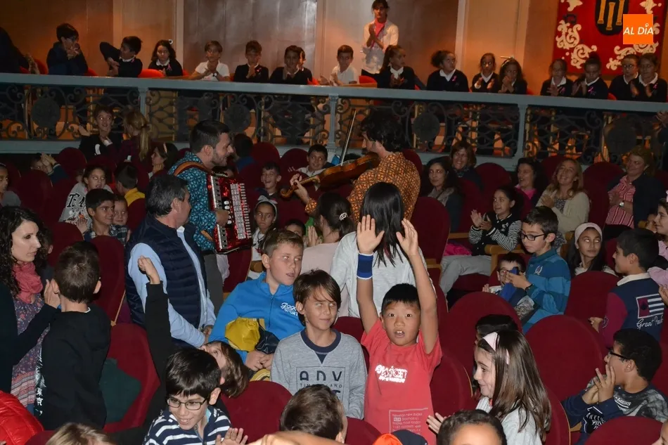 Foto 8 - Alumnos de 4&ordm; y 5&ordm; de Primaria disfrutan de una cita musical para abrir la Escuela de...