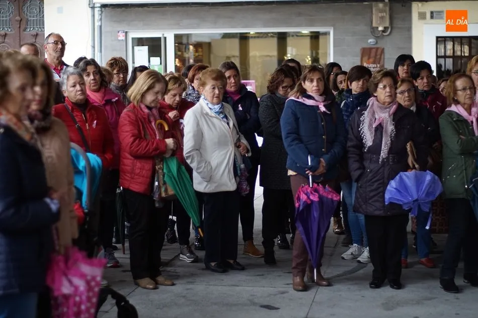 Foto 7 - La lectura del manifiesto inicia los actos del D&iacute;a Mundial contra el C&aacute;ncer de Mama