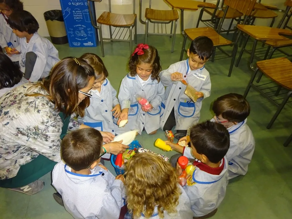 Foto 5 - Talleres de consumo responsable en el Colegio San Juan Bosco