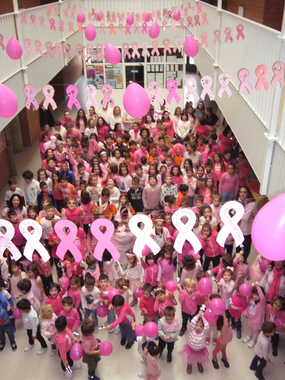Foto 2 - El Colegio Antonio Machado se suma al D&iacute;a Mundial del C&aacute;ncer de Mama