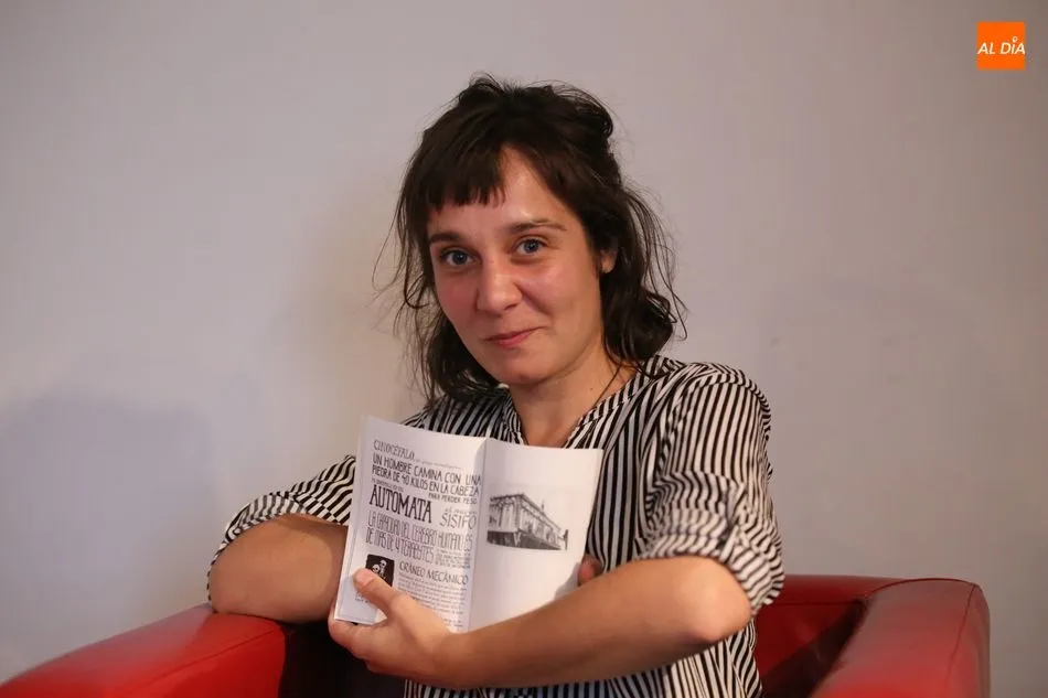 Foto 7 - La publicaci&oacute;n Prohibido Fijar Im&aacute;genes perpet&uacute;a la exposici&oacute;n La Pen&iacute;nsula Humana