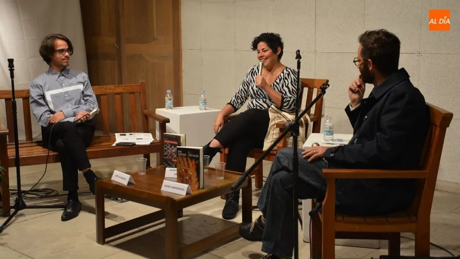 Un instante de la charla. Fotos: Lydia González